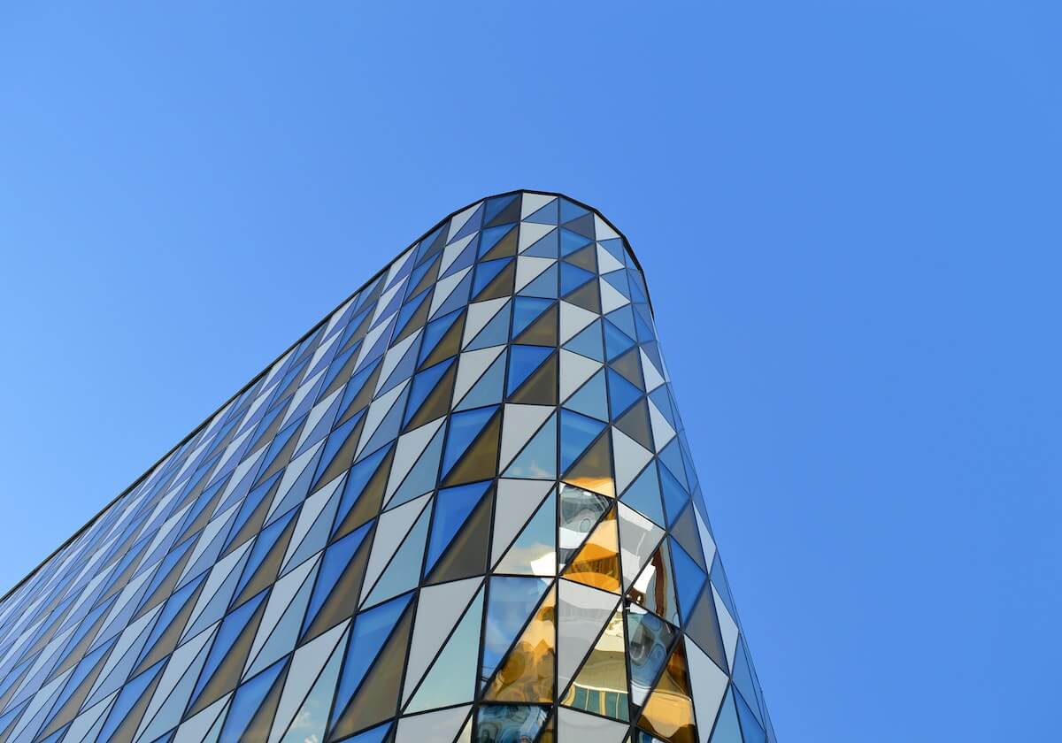 不知火舞率先发难闪现开团，后续爆发团战AG打出1换2